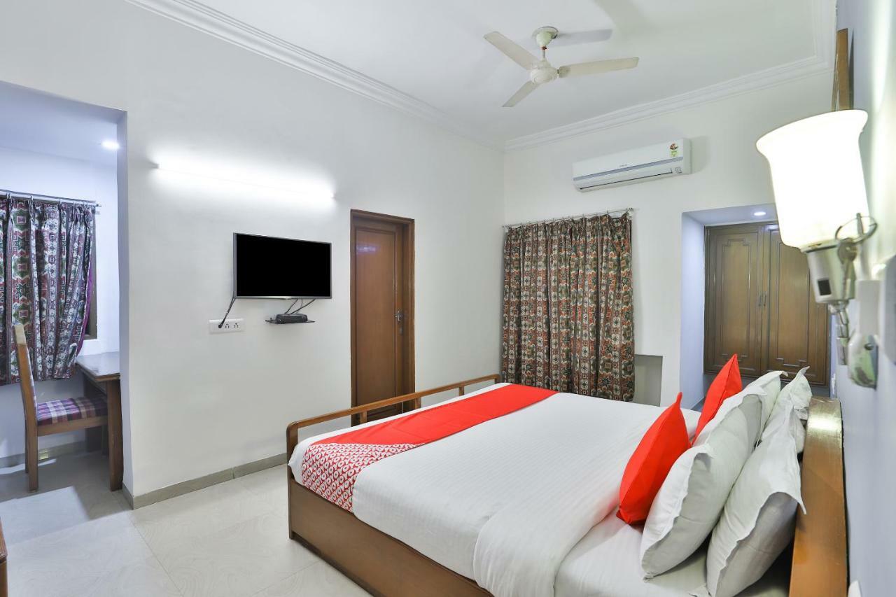 Hotel Chicago Amhedabad Dış mekan fotoğraf