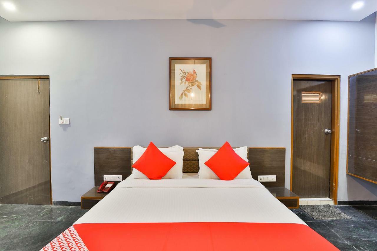 Hotel Chicago Amhedabad Dış mekan fotoğraf