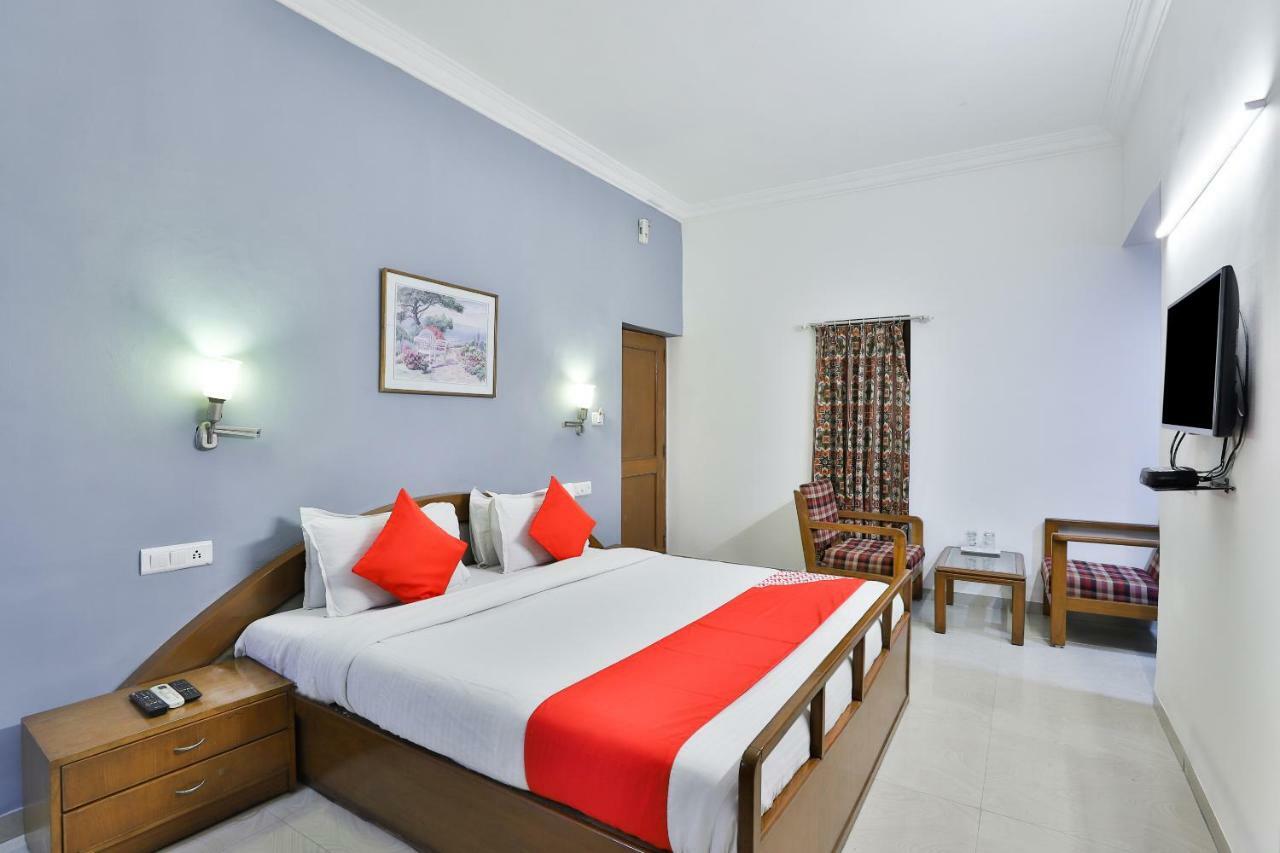 Hotel Chicago Amhedabad Dış mekan fotoğraf