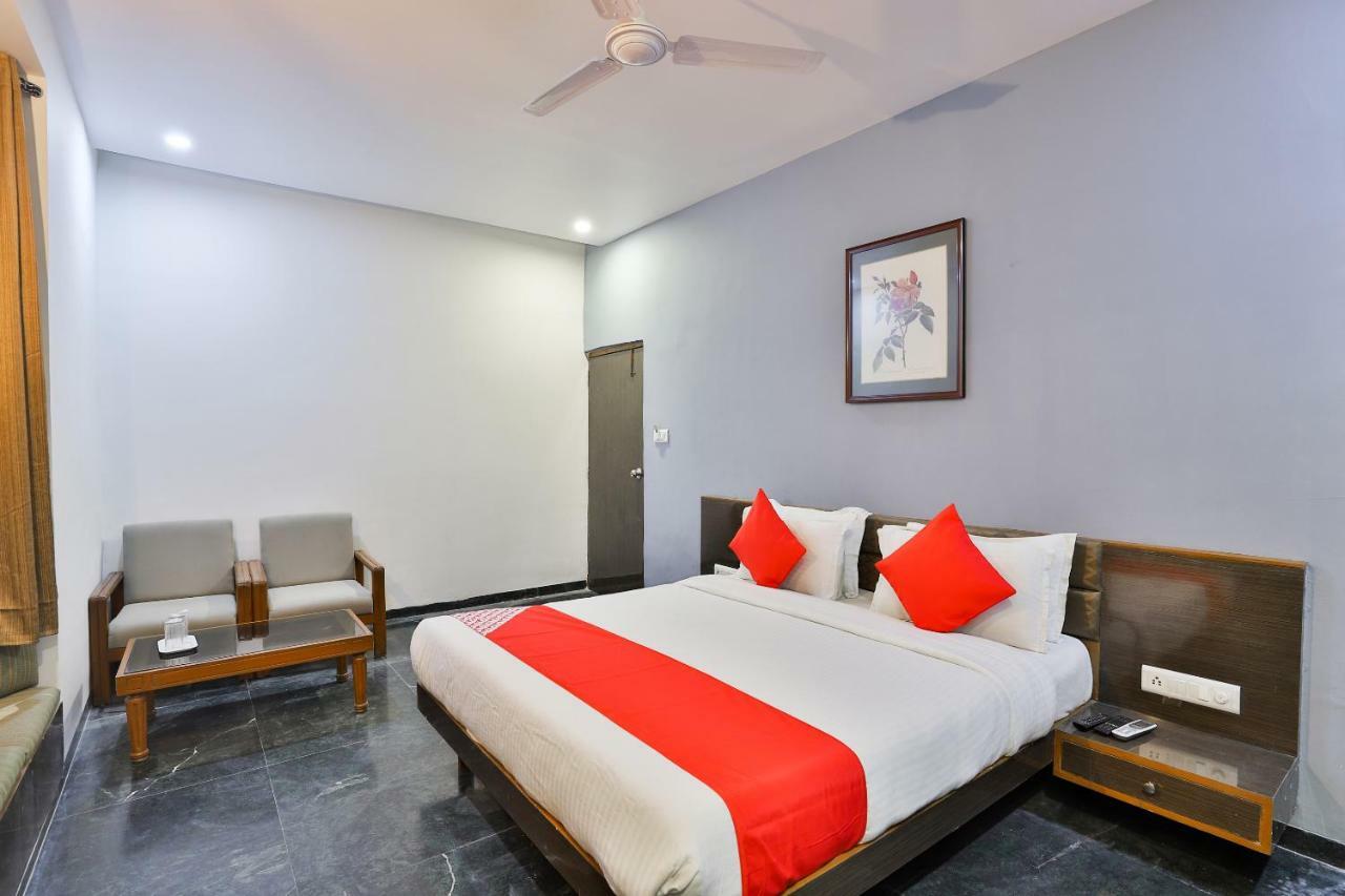 Hotel Chicago Amhedabad Dış mekan fotoğraf
