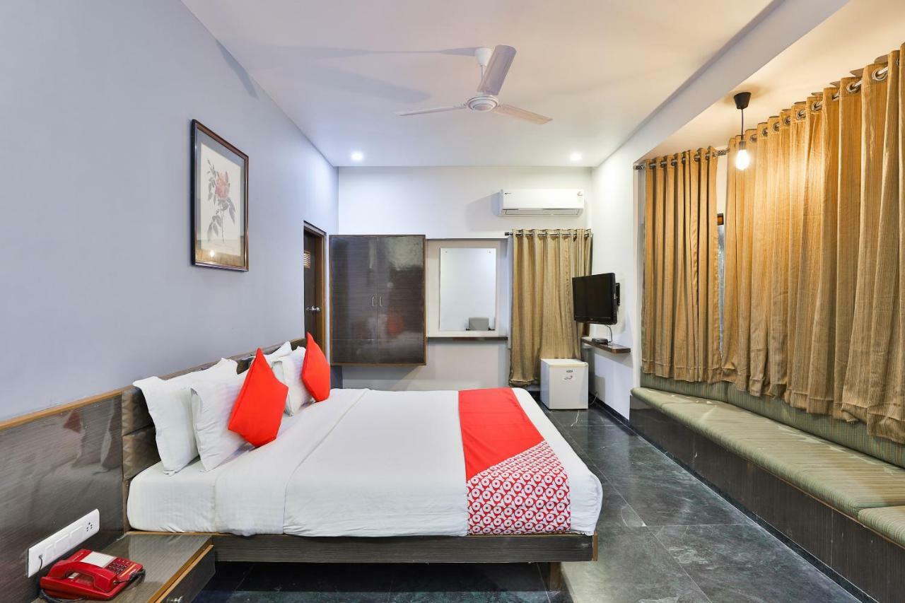 Hotel Chicago Amhedabad Dış mekan fotoğraf