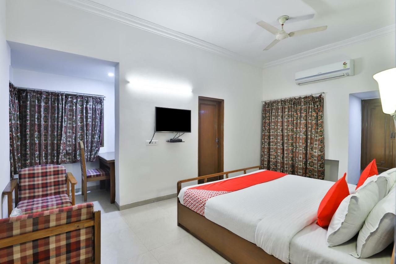 Hotel Chicago Amhedabad Dış mekan fotoğraf