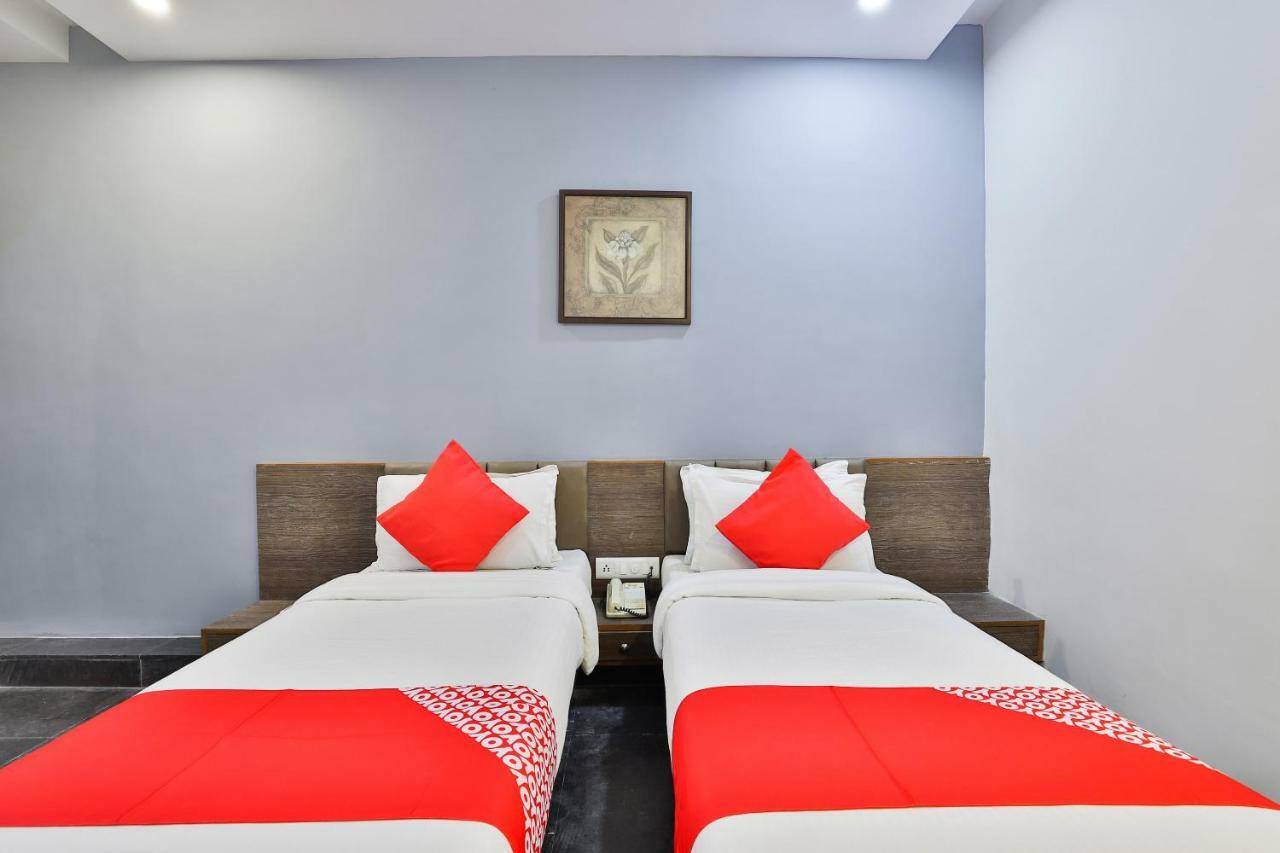 Hotel Chicago Amhedabad Dış mekan fotoğraf